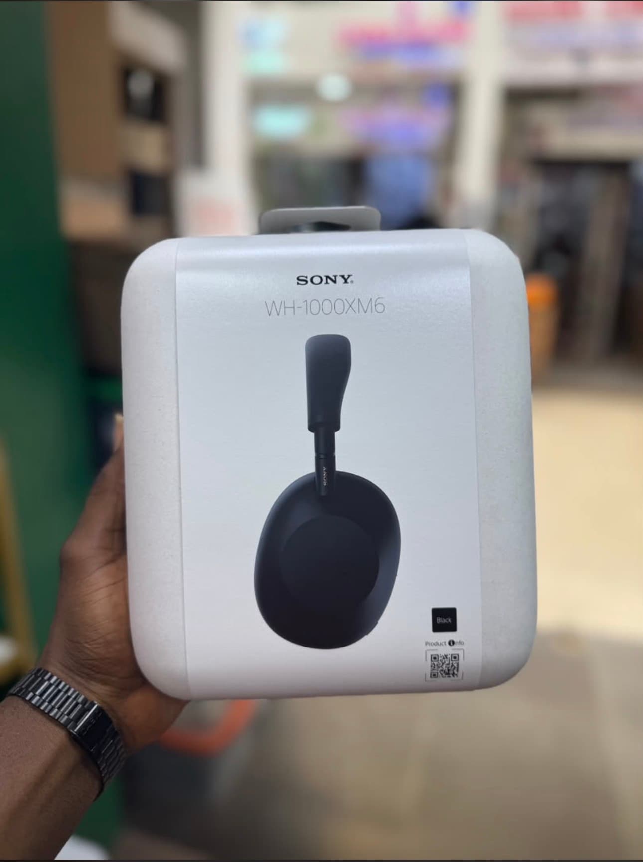 Sony WH-1000XM6 —